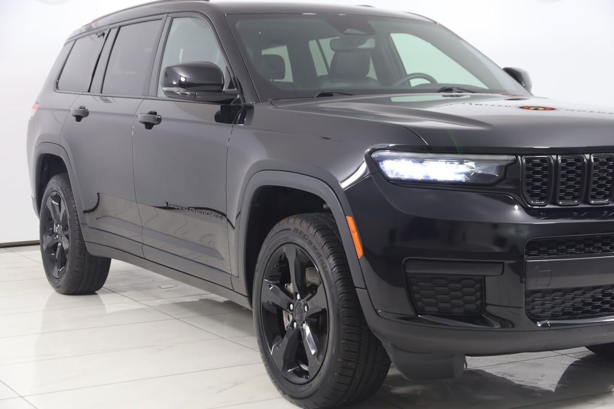 Used 2024 Jeep Grand Cherokee L Altitude AWD/4WD image 37