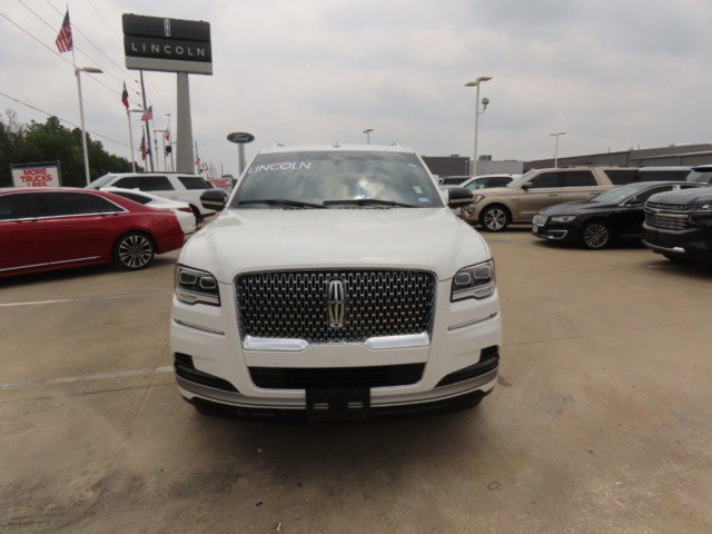 Certified 2024 Lincoln Navigator Premiere AWD/4WD image 4