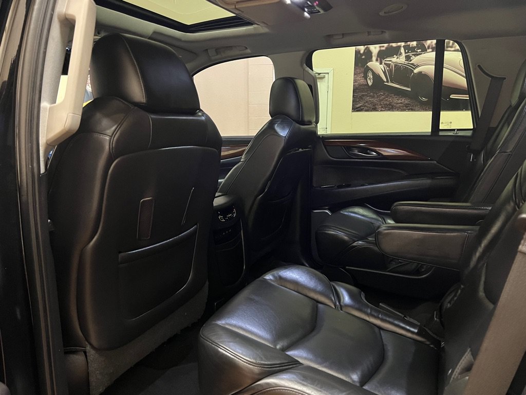 Used 2018 Cadillac Escalade Luxury RWD image 19