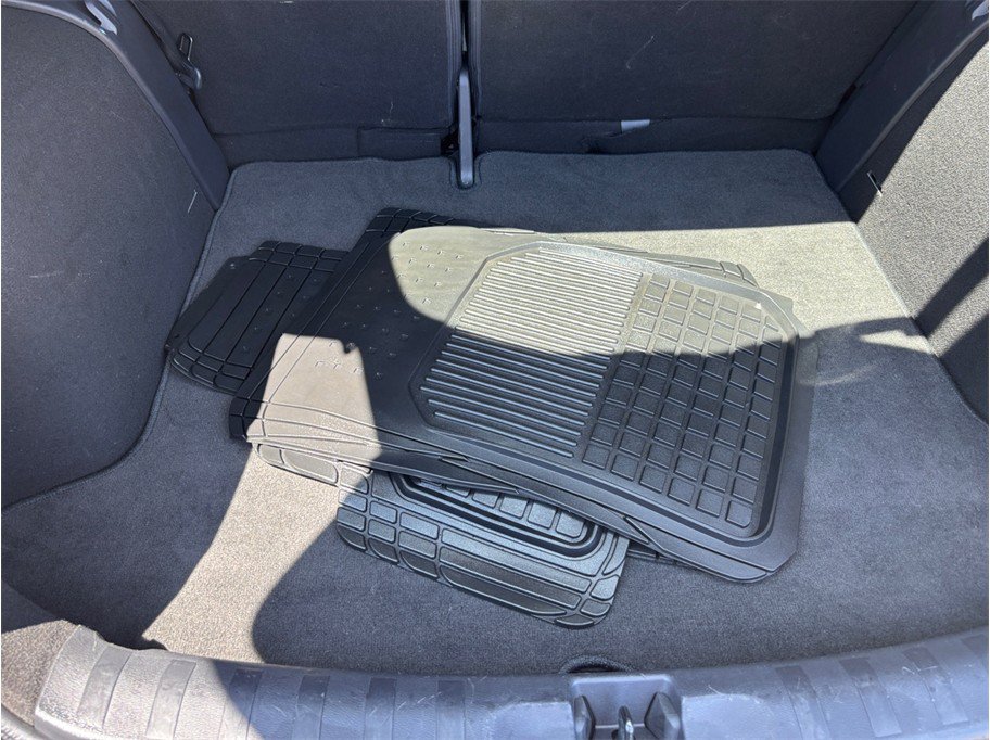 Used 2020 Nissan Kicks SV FWD image 39