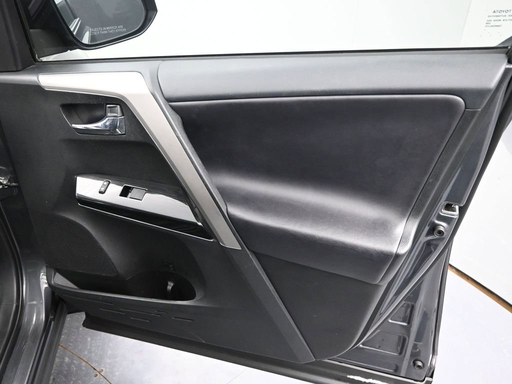 Used 2018 Toyota RAV4 Limited w/ Advanced Technology Package image 22