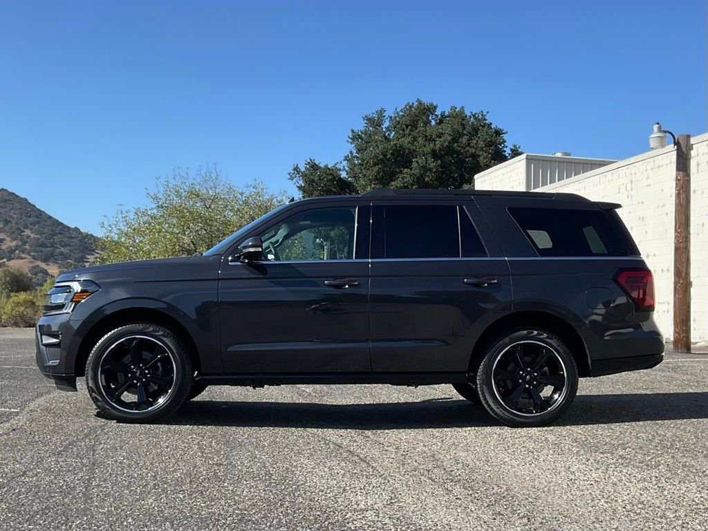 Used 2024 Ford Expedition Limited image 3