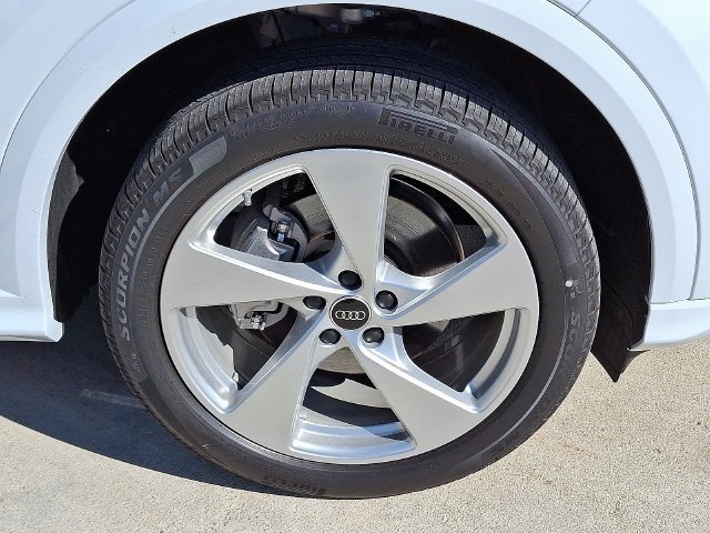Used 2025 Audi Q5 Premium Plus w/ Premium Plus AWD/4WD image 5