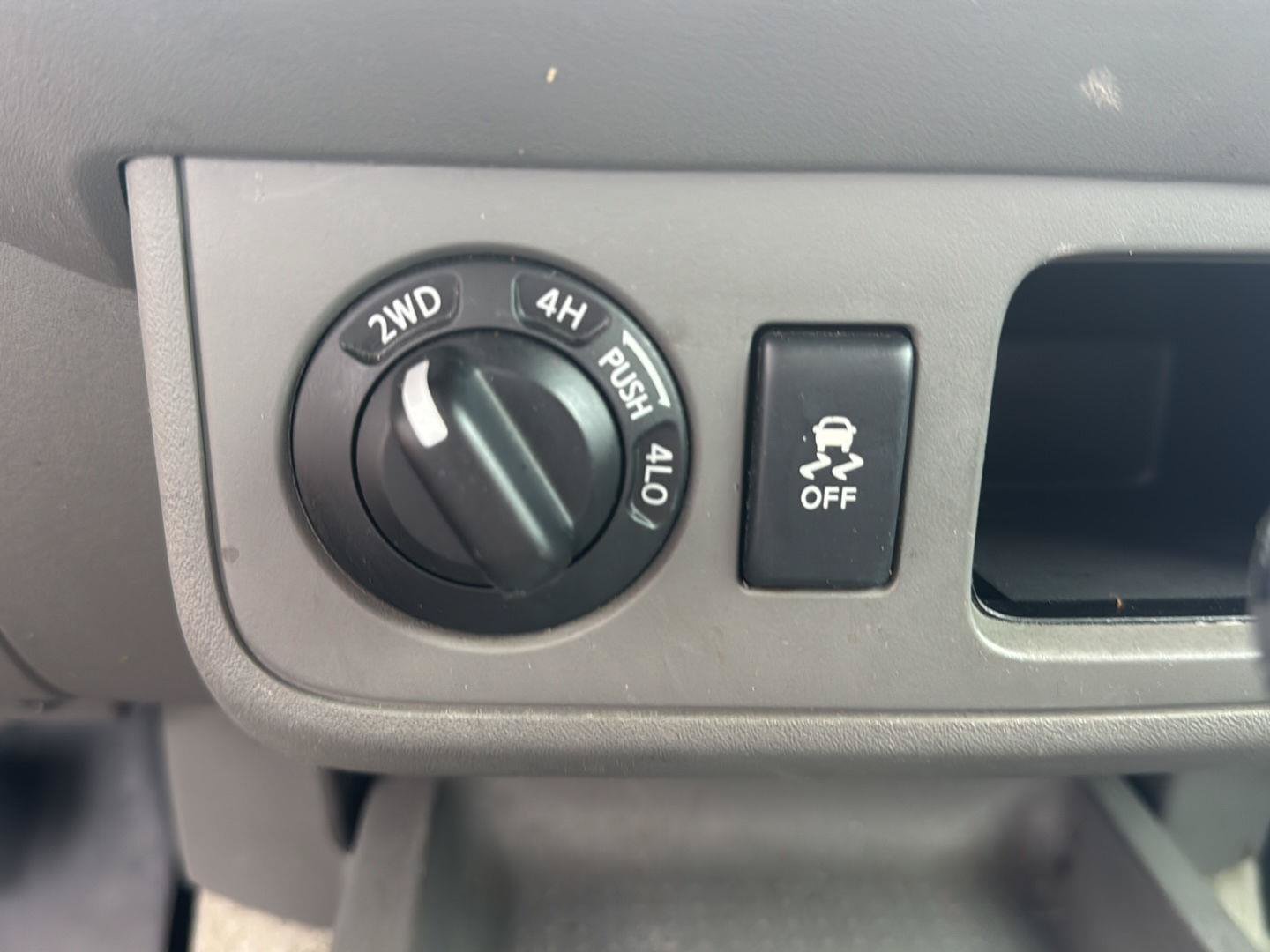 Used 2014 Nissan Frontier SV AWD/4WD image 16