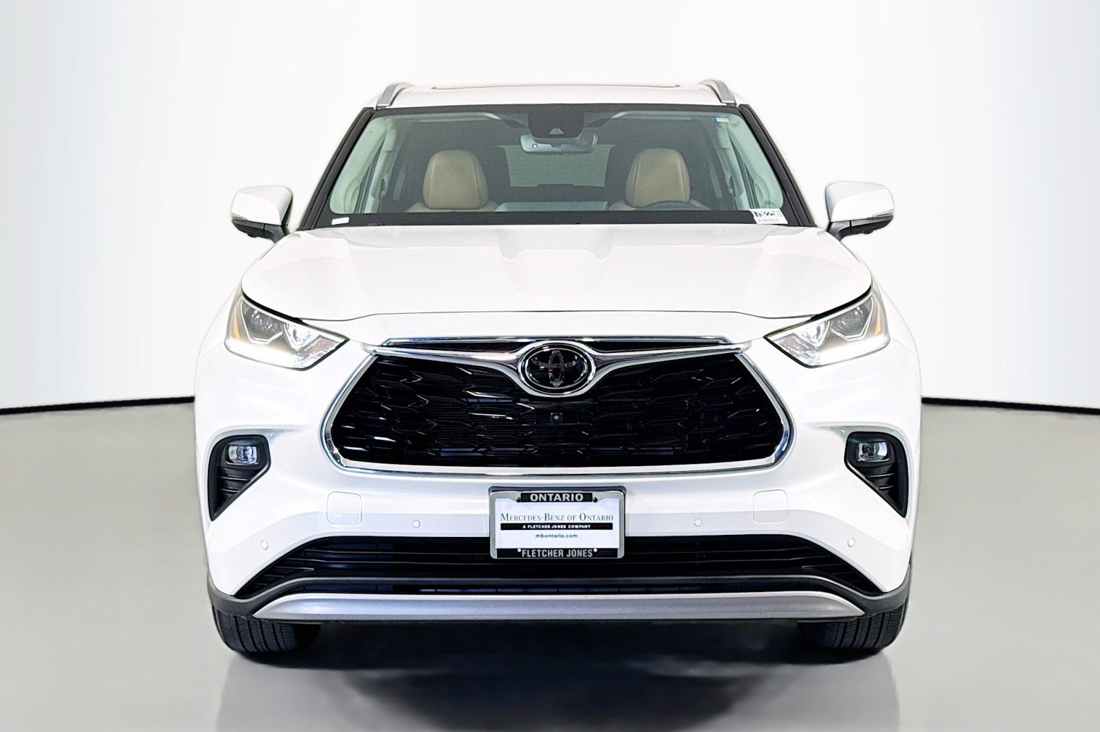 Used 2025 Toyota Highlander Limited AWD/4WD image 3