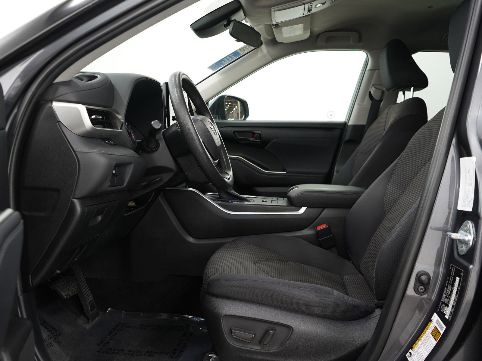 Used 2022 Toyota Highlander LE image 19