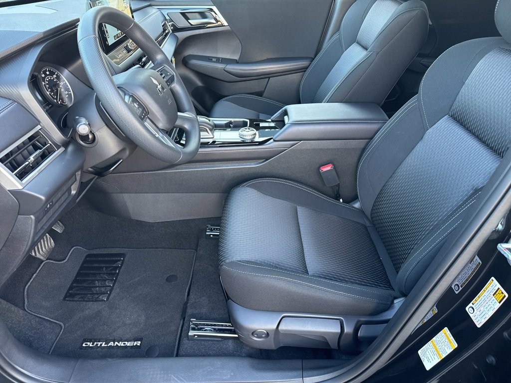 New 2025 Mitsubishi Outlander ES image 24