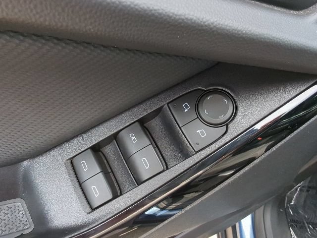 Used 2026 Chevrolet Equinox LT AWD/4WD image 12