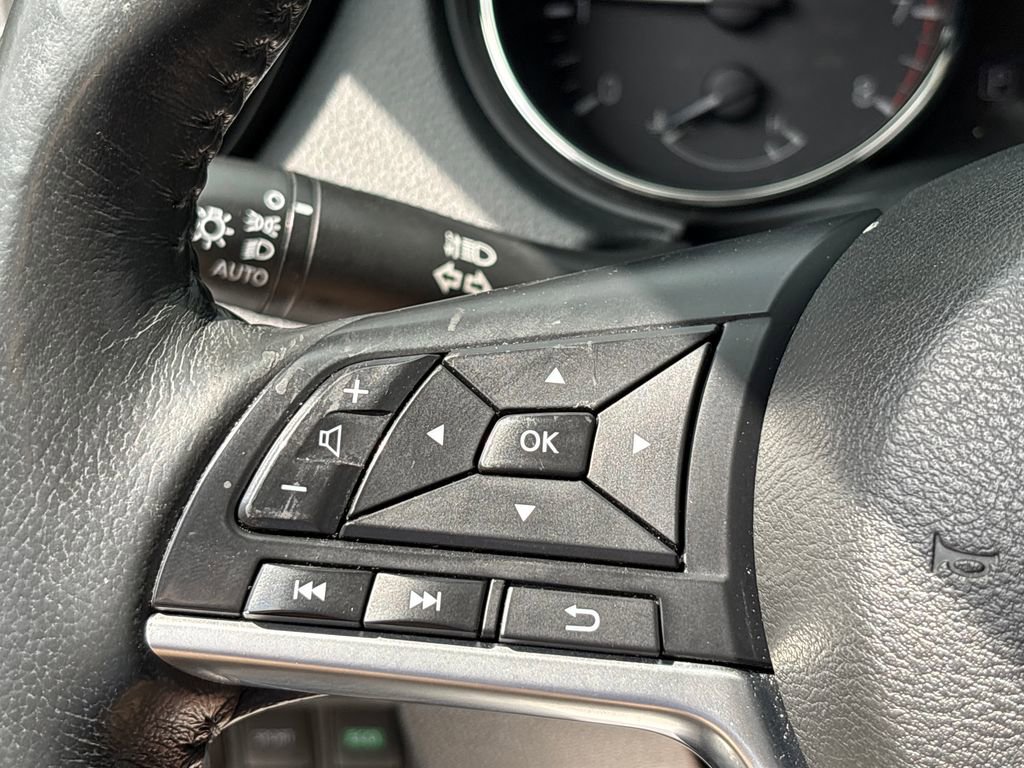 Used 2018 Nissan Rogue SV w/ Premium Package image 21