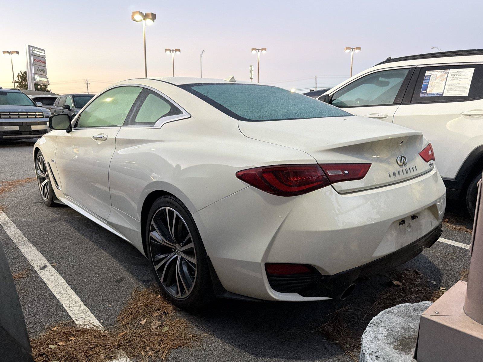 Used 2019 INFINITI Q60 3.0t Luxe w/ Essential Package RWD image 6