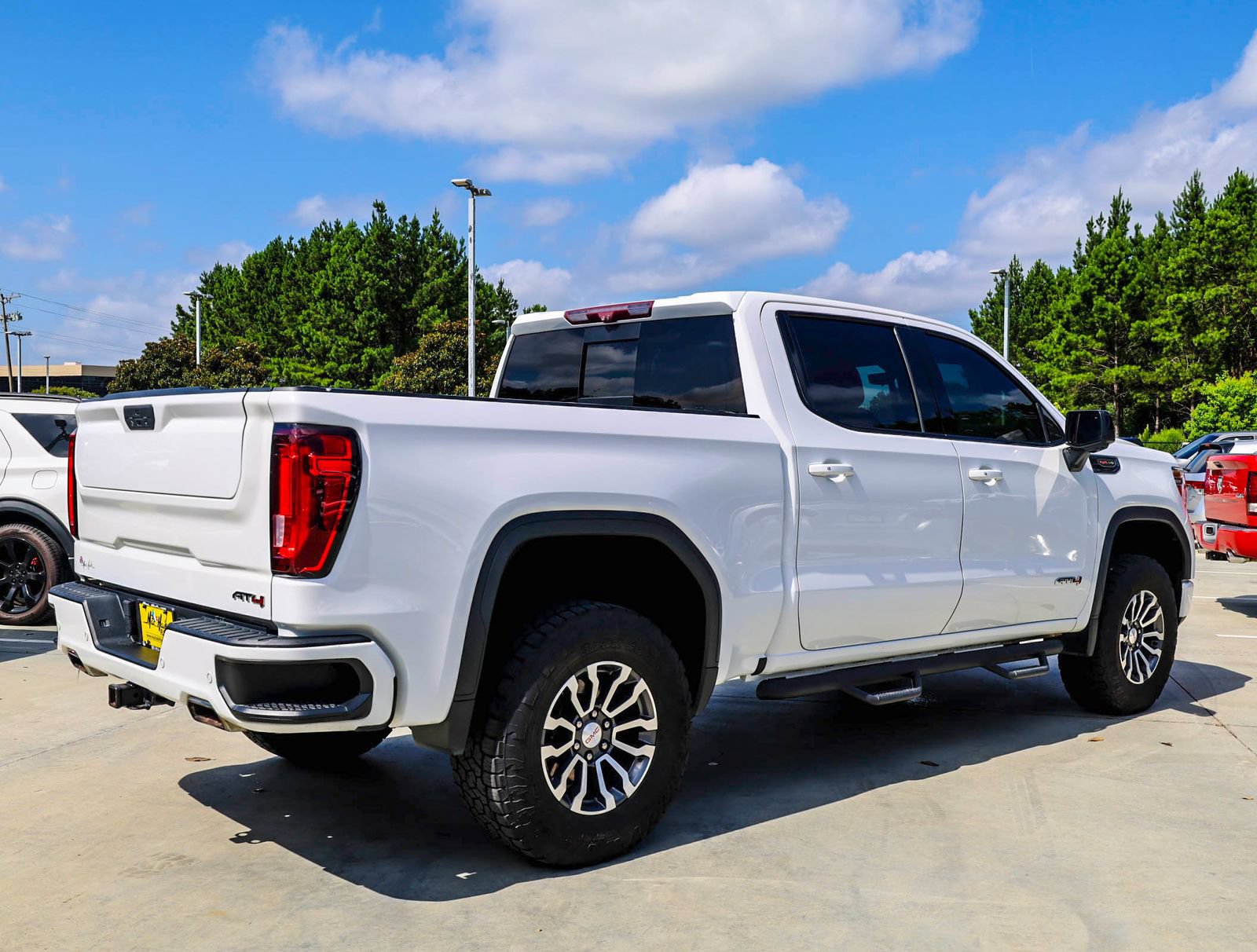 Used 2021 GMC Sierra 1500 AT4 w/ AT4 Premium Package AWD/4WD image 9