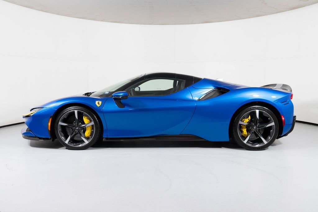 Used 2022 Ferrari SF90 Spider image 12