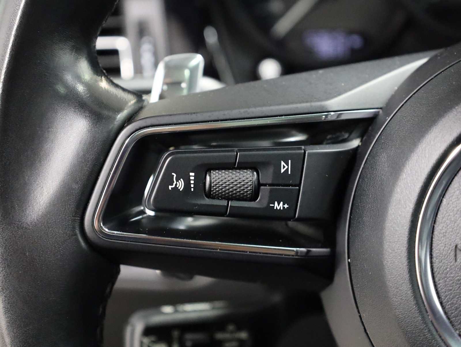 Certified 2022 Porsche Macan AWD/4WD image 27
