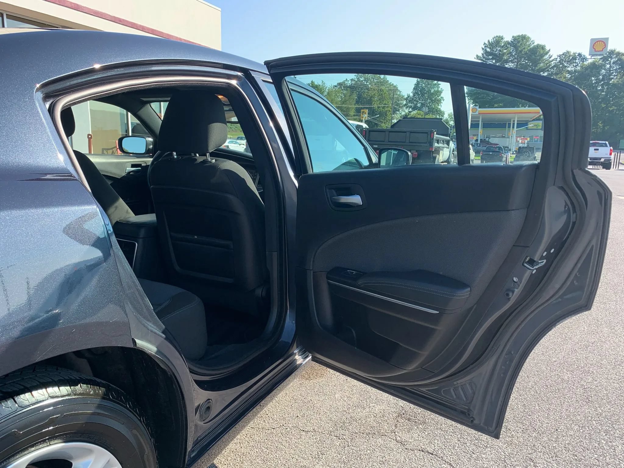 Used 2016 Dodge Charger SE RWD image 25