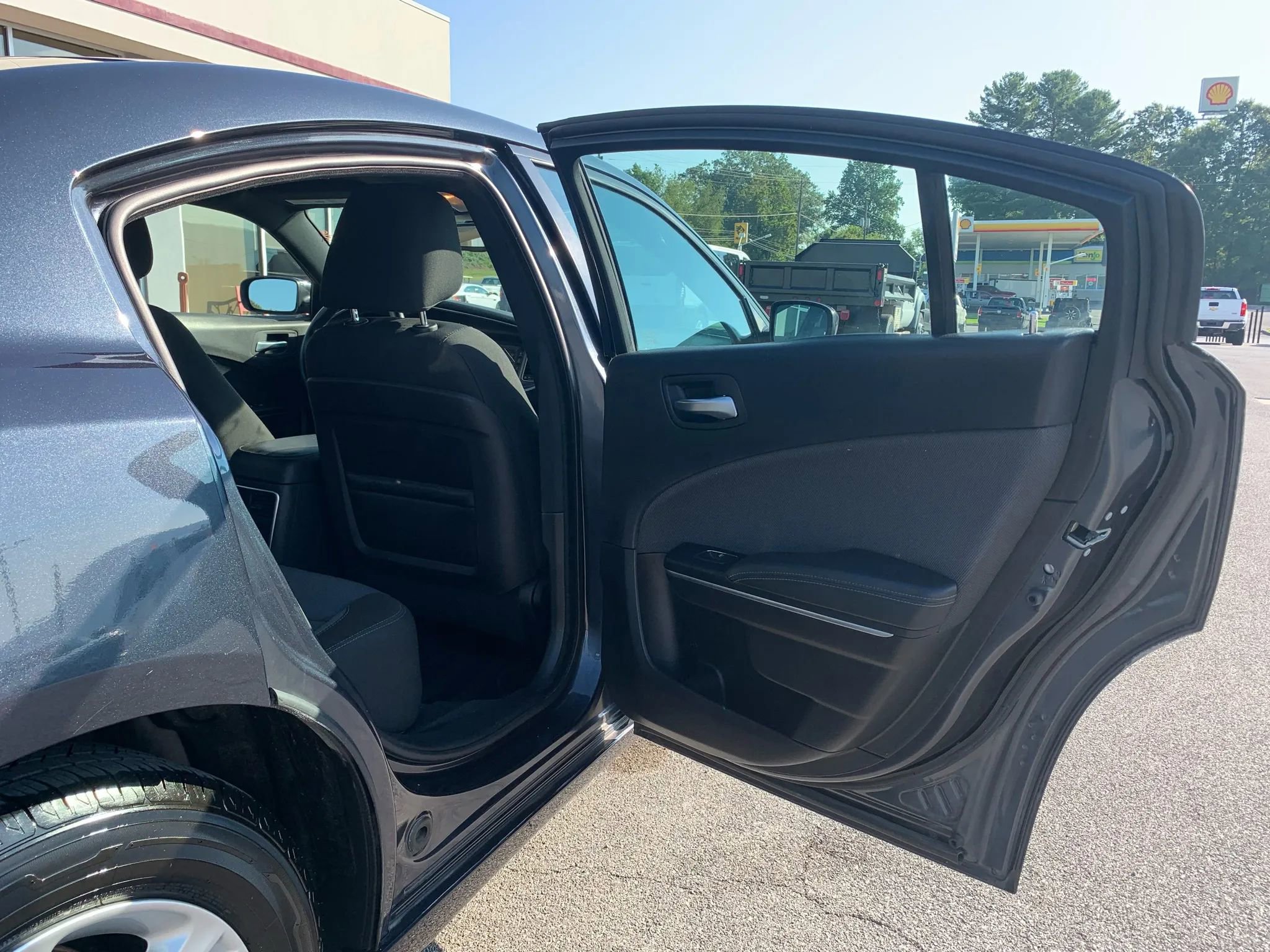 Used 2016 Dodge Charger SE RWD image 25