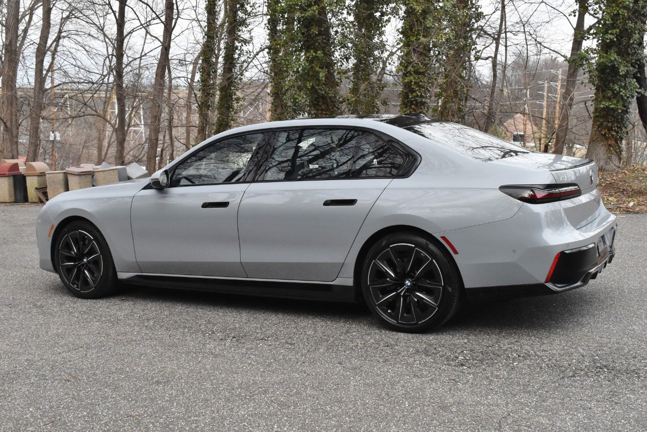 Used 2023 BMW i7 xDrive60 AWD/4WD image 5