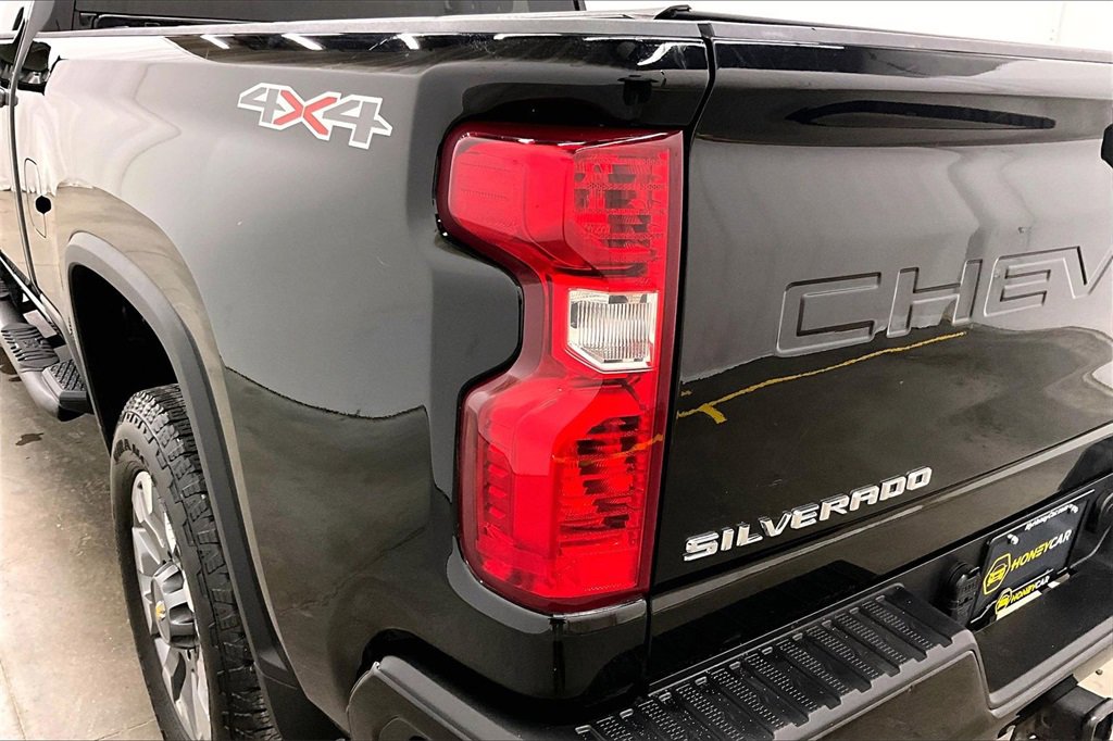 Used 2024 Chevrolet Silverado 2500 Custom image 24