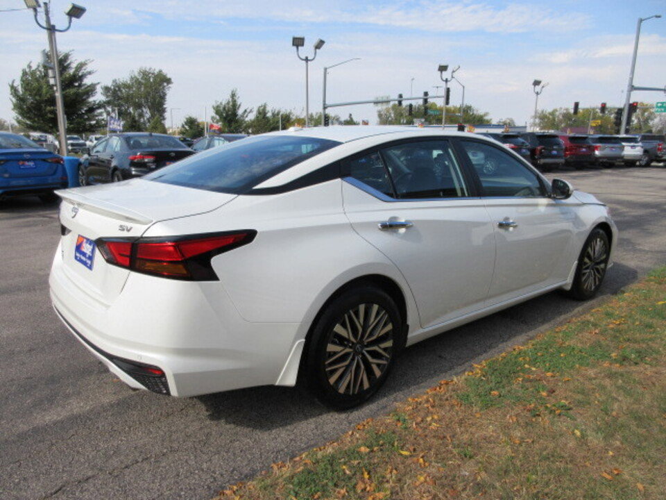 Used 2024 Nissan Altima 2.5 SV w/ SV Premium Package image 5