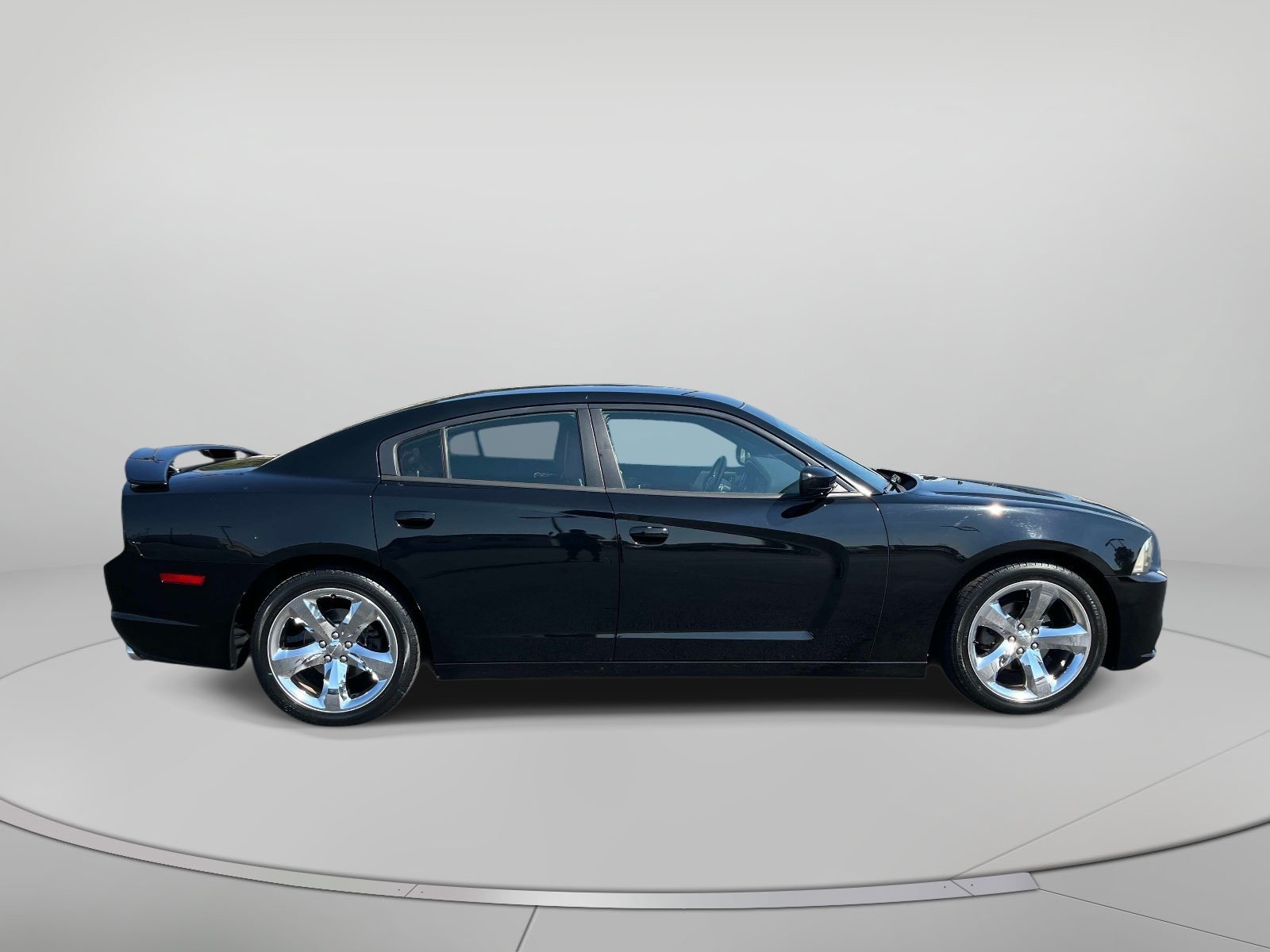 Used 2013 Dodge Charger SXT Plus RWD image 2