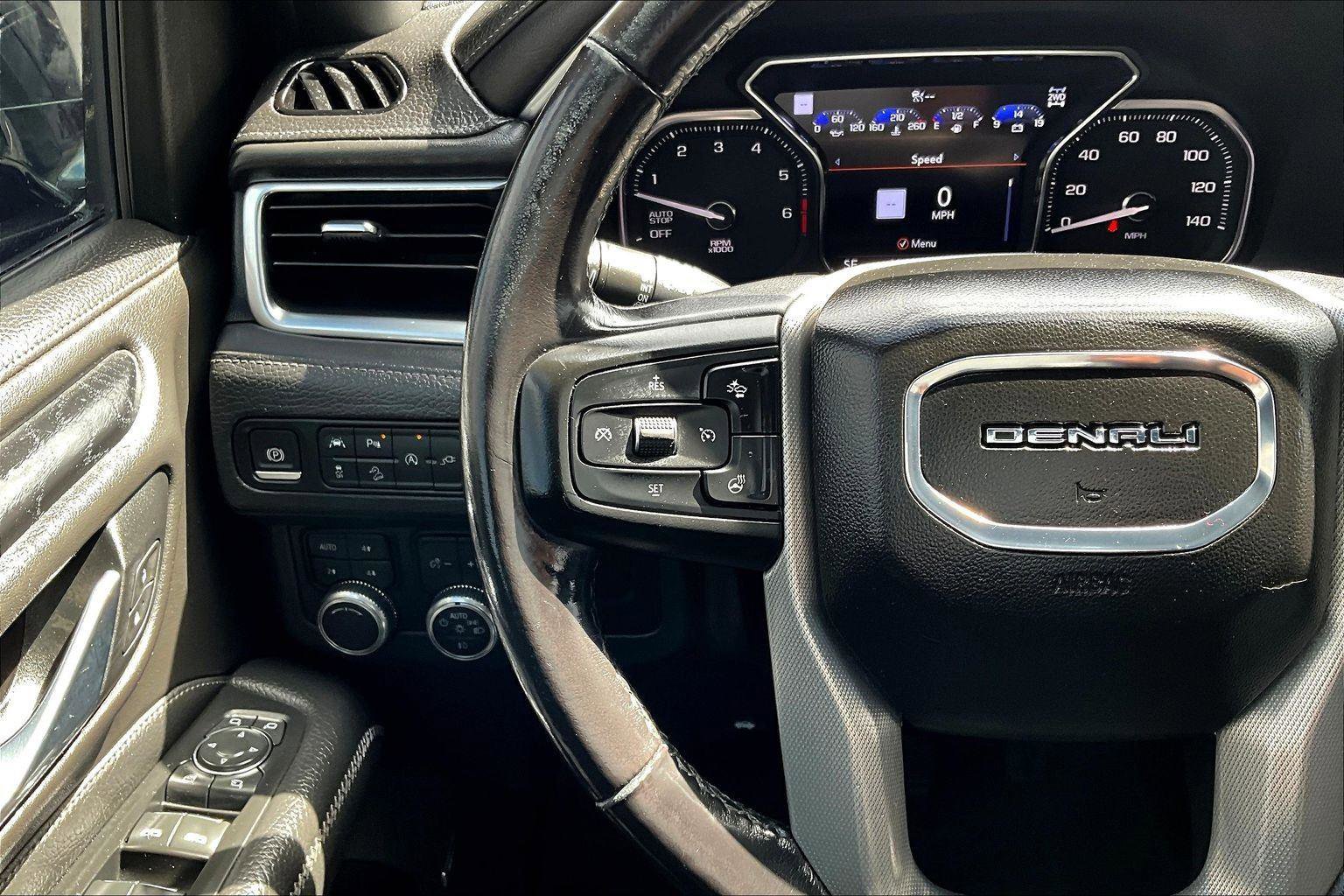 Used 2021 GMC Yukon XL Denali w/ Denali Premium Package image 19