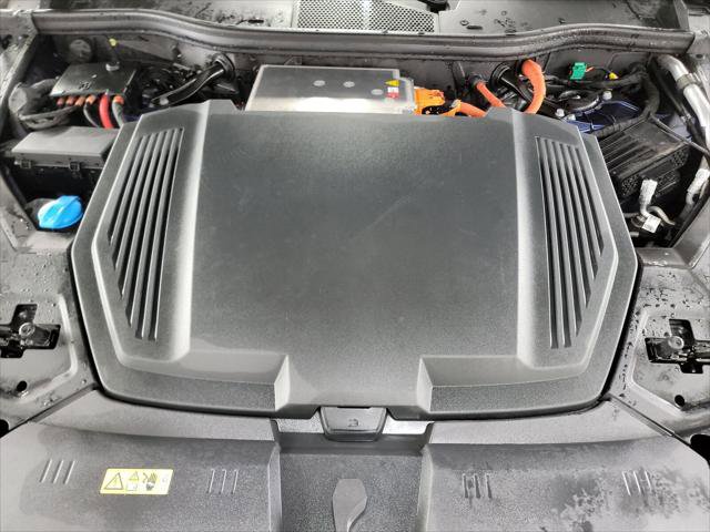 Used 2021 Audi e-tron Premium w/ Towing Package image 11