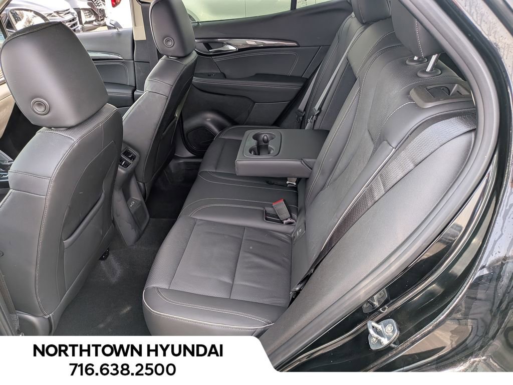 Used 2023 Buick Envision Essence image 32