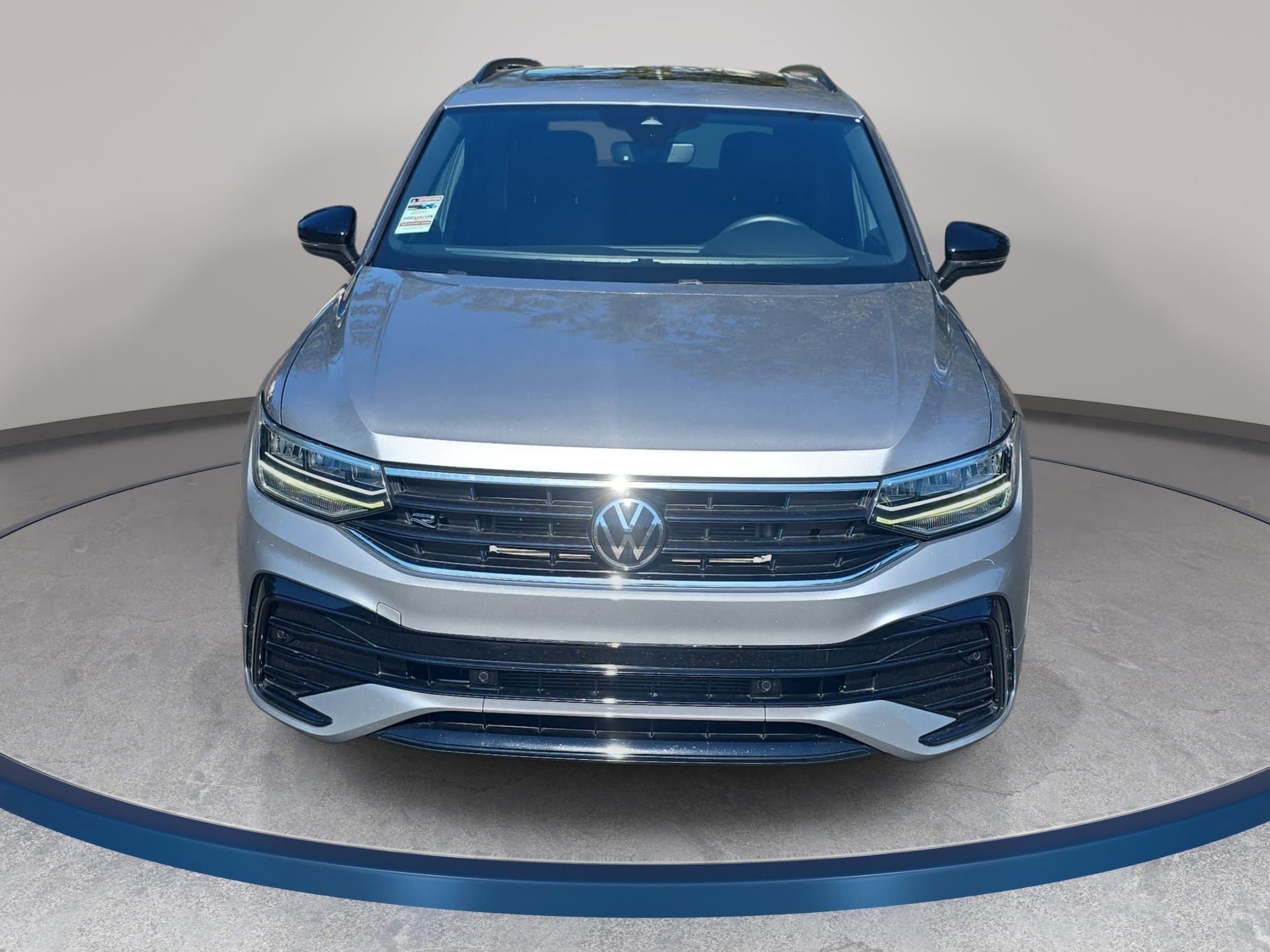 Certified 2022 Volkswagen Tiguan SE R-Line FWD image 2