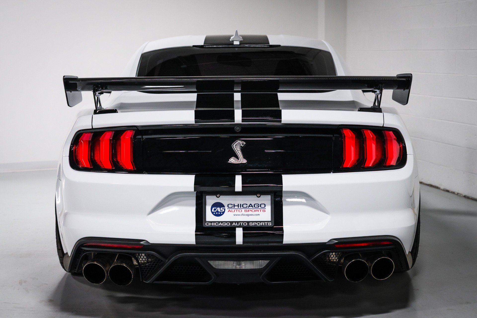 Used 2022 Ford Mustang Shelby GT500 w/ Carbon Fiber Track Pack RWD image 4