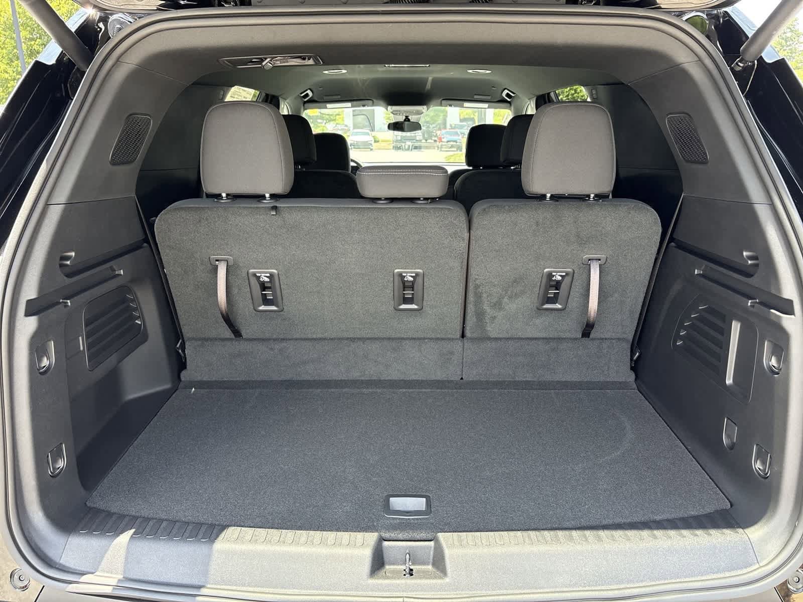 New 2025 Chevrolet Traverse LT FWD image 25