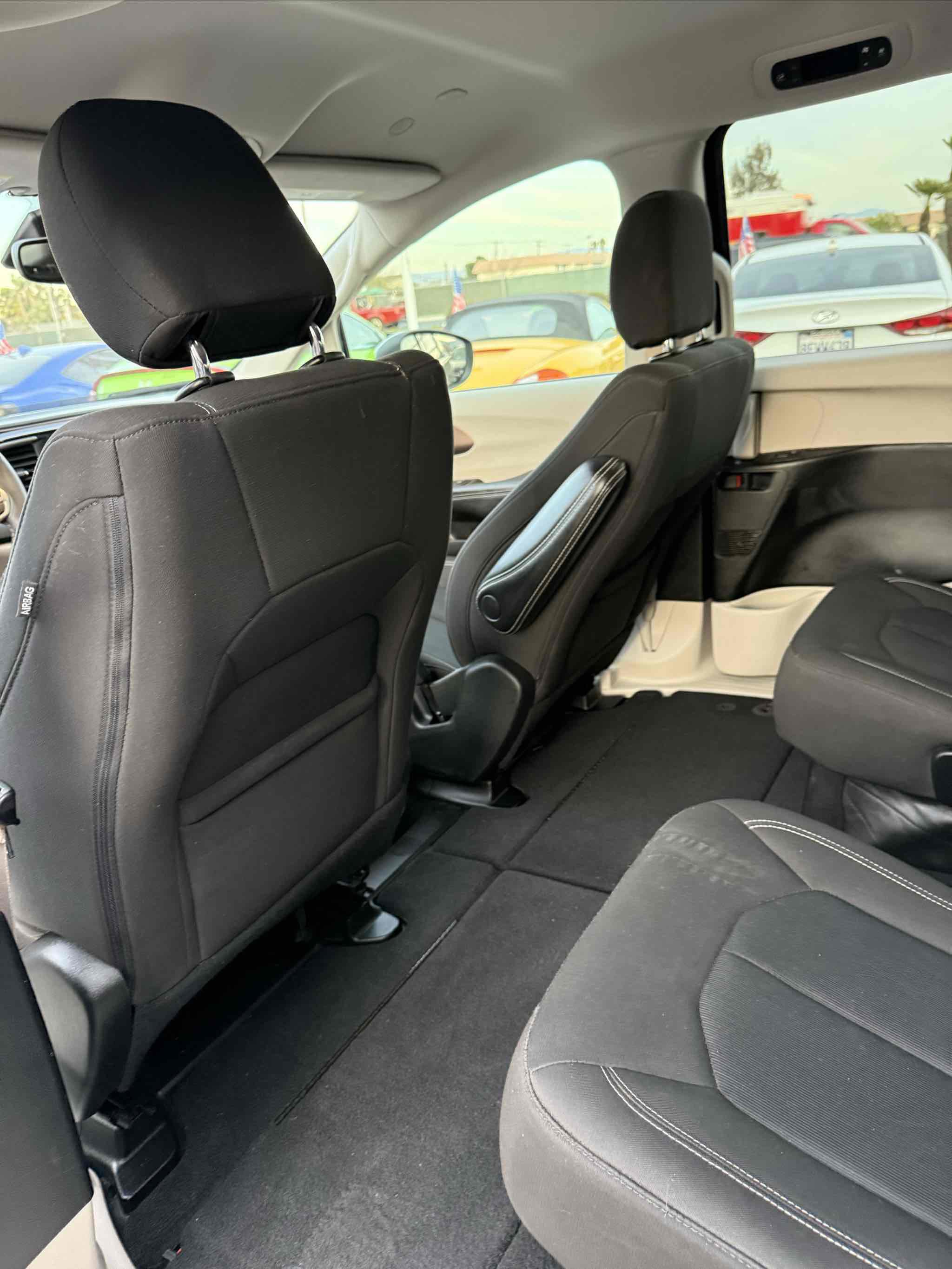 Used 2023 Chrysler Voyager LX image 43
