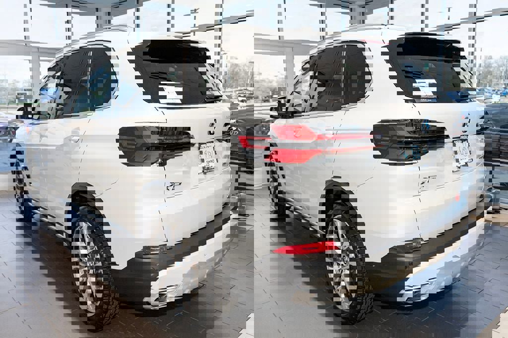 New 2026 BMW X5 xDrive50e image 4