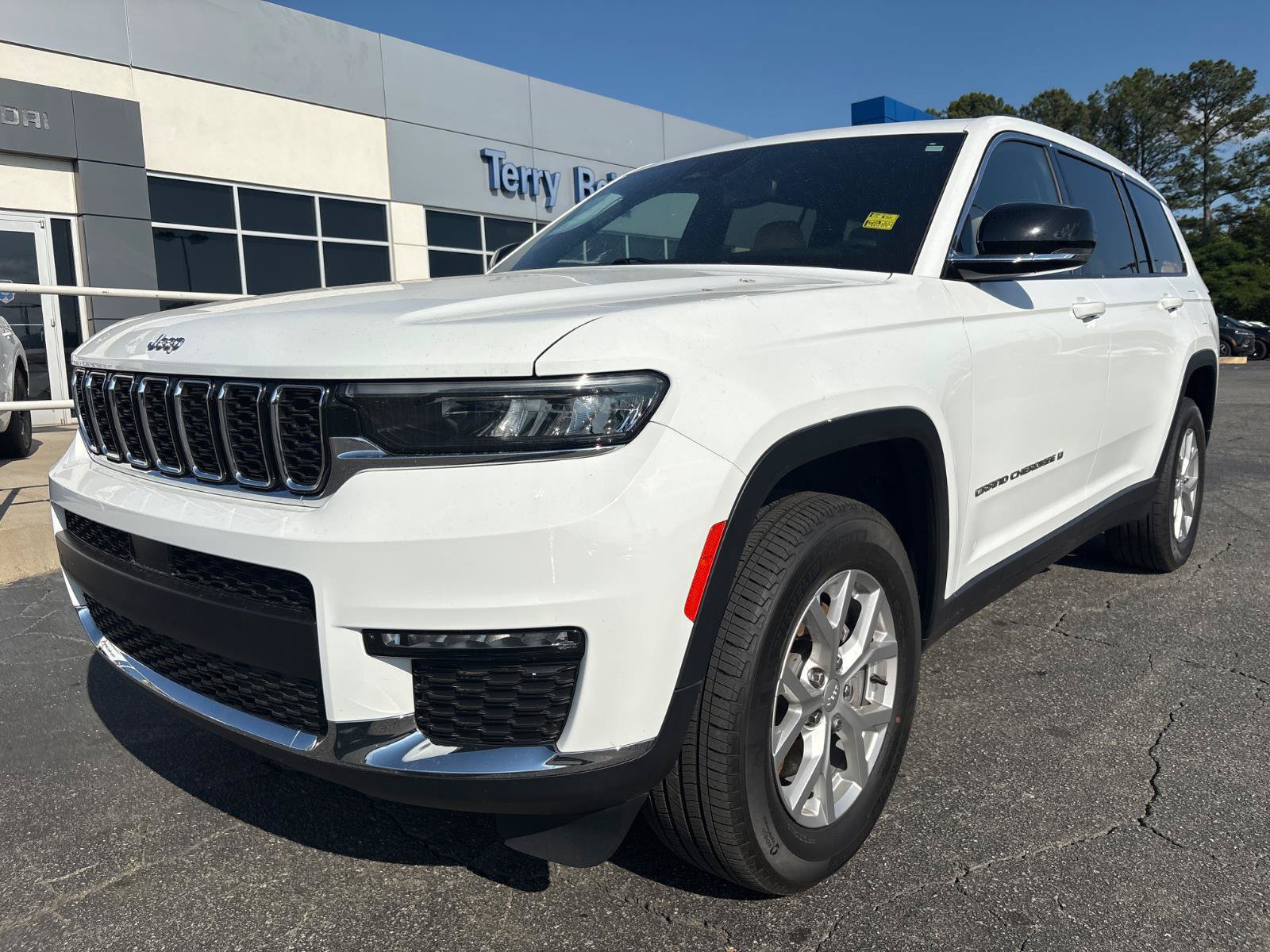 Used 2023 Jeep Grand Cherokee L Limited AWD/4WD image 1