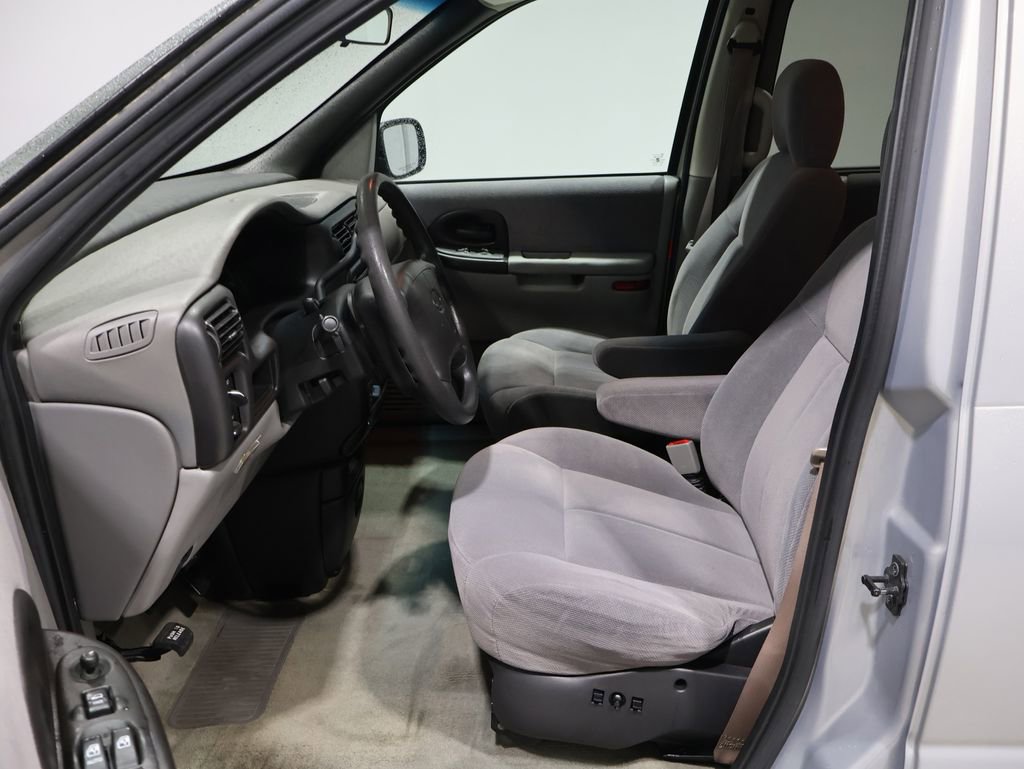 Used 2000 Oldsmobile Silhouette GL image 9