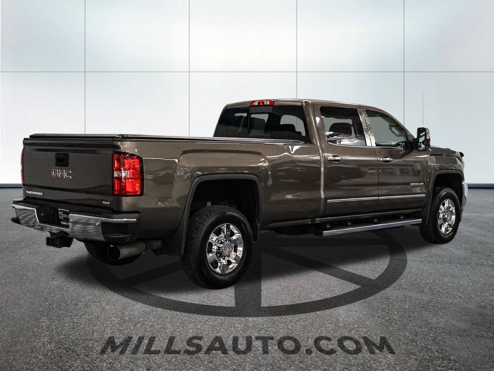 Used 2015 GMC Sierra 3500 SLT w/ Duramax Plus Package AWD/4WD image 9