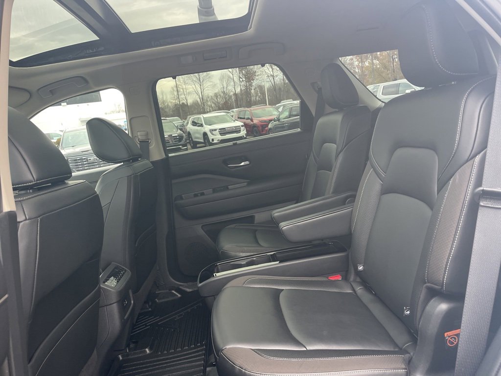 Used 2023 Nissan Pathfinder SL w/ SL Premium Package image 15