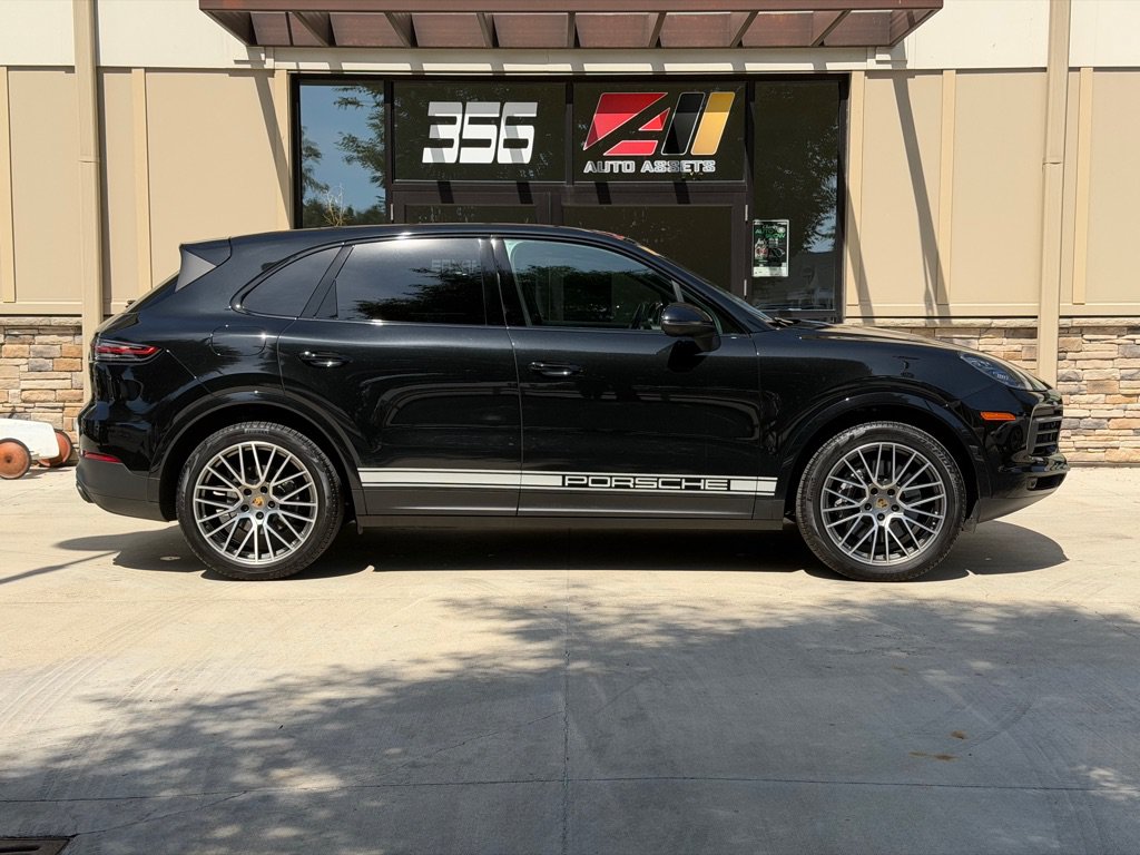 Used 2023 Porsche Cayenne Platinum Edition AWD/4WD image 1