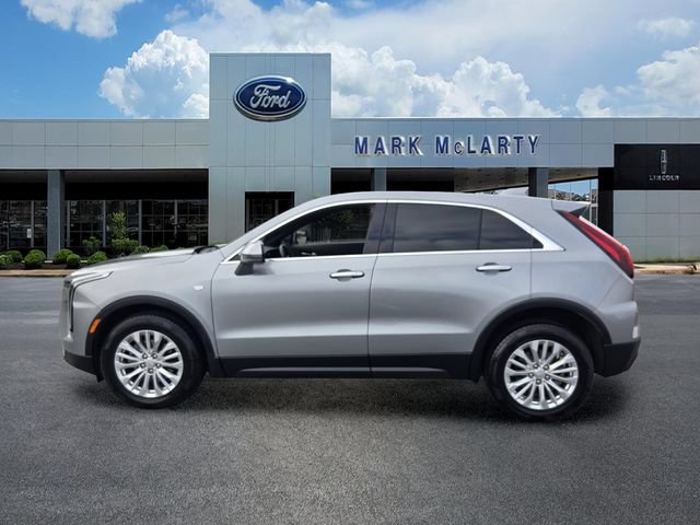Used 2024 Cadillac XT4 Luxury w/ Cold Weather Package FWD image 2