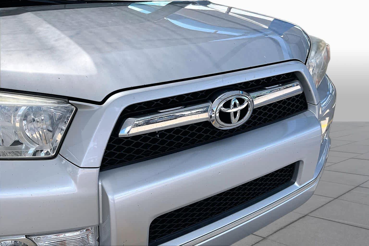 Used 2011 Toyota 4Runner SR5 w/ Premium Pkg w/Leather AWD/4WD image 29