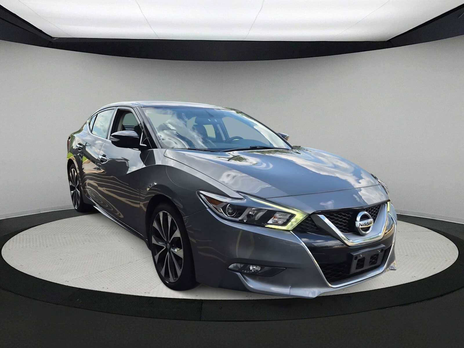 Used 2017 Nissan Maxima SR FWD image 2