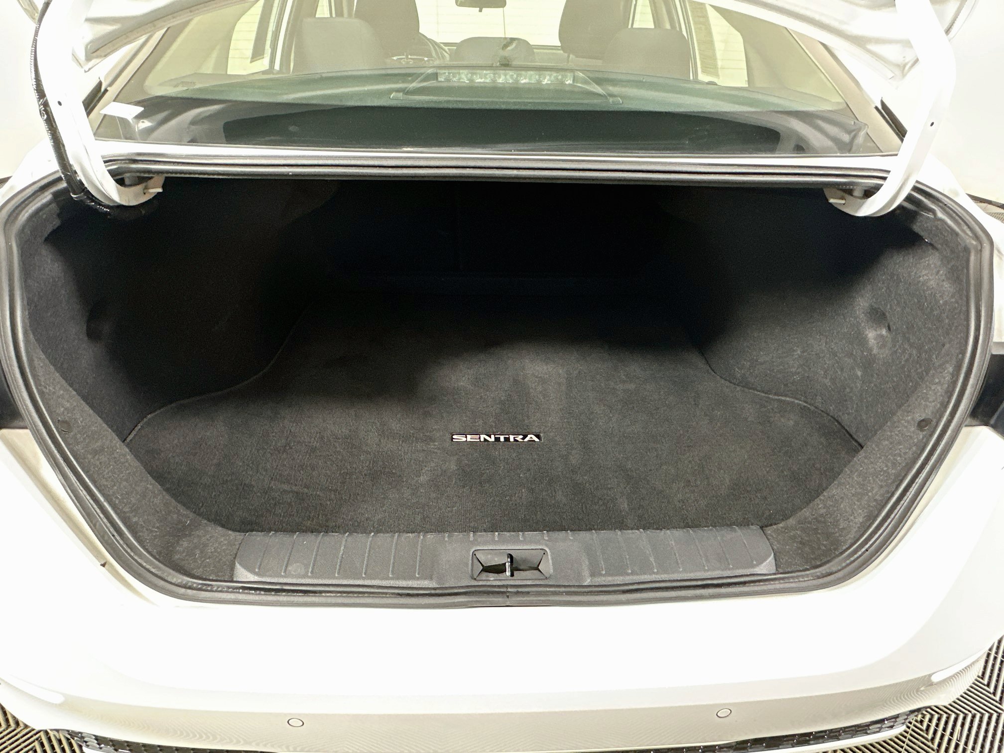 Used 2025 Nissan Sentra SV FWD image 27