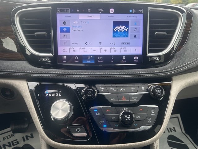 Used 2022 Chrysler Pacifica Limited image 18