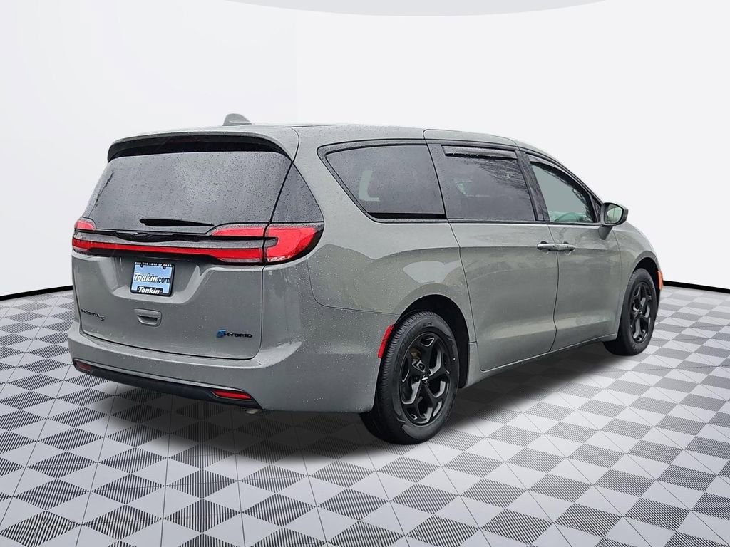 Used 2022 Chrysler Pacifica Touring-L w/ S Appearance Package image 6