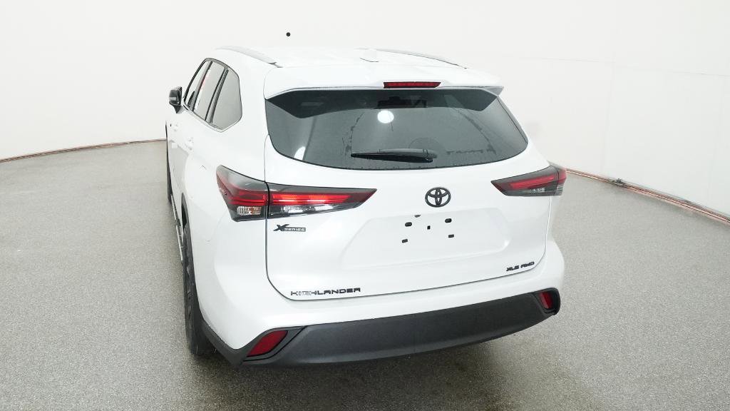 New 2026 Toyota Highlander XLE image 9