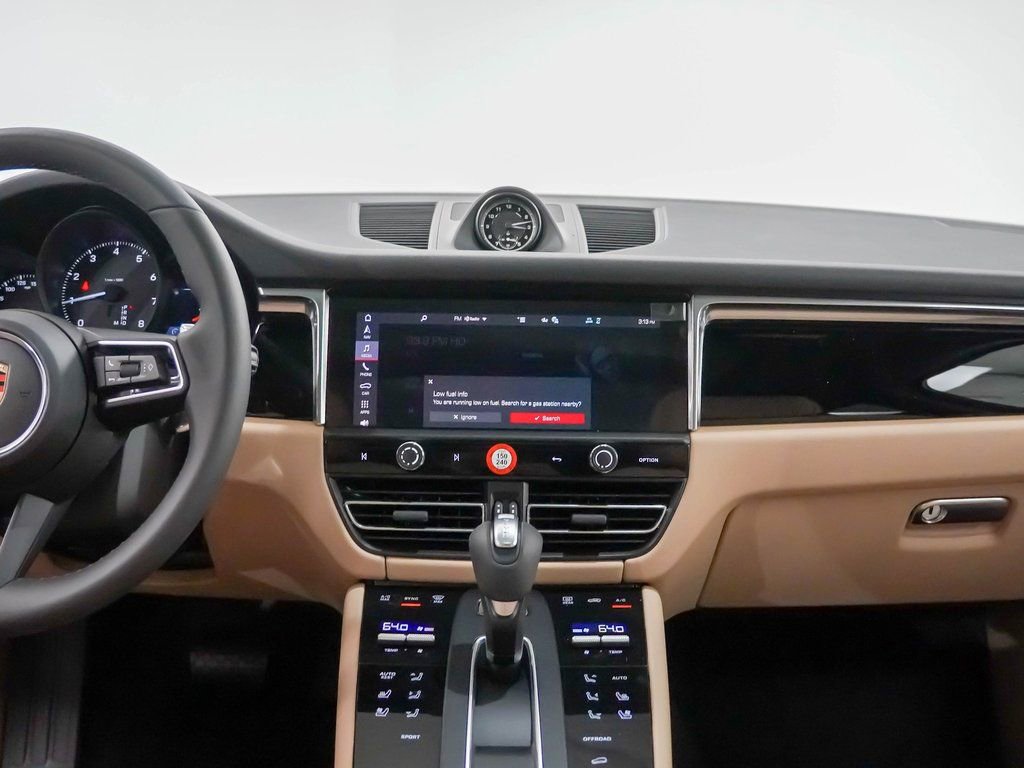 Certified 2025 Porsche Macan image 21