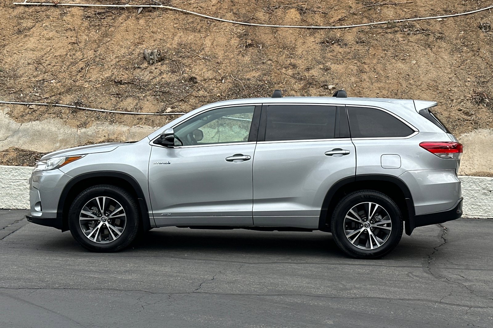 Used 2018 Toyota Highlander LE w/ Carpet Mat Package (TMS) AWD/4WD image 7