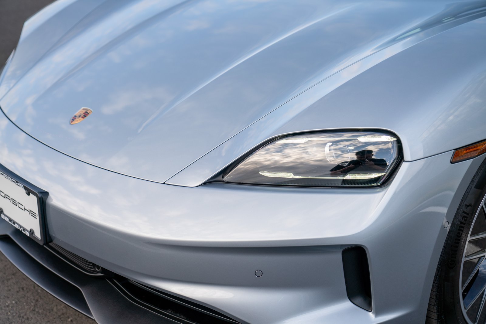 Certified 2025 Porsche Taycan AWD/4WD image 28