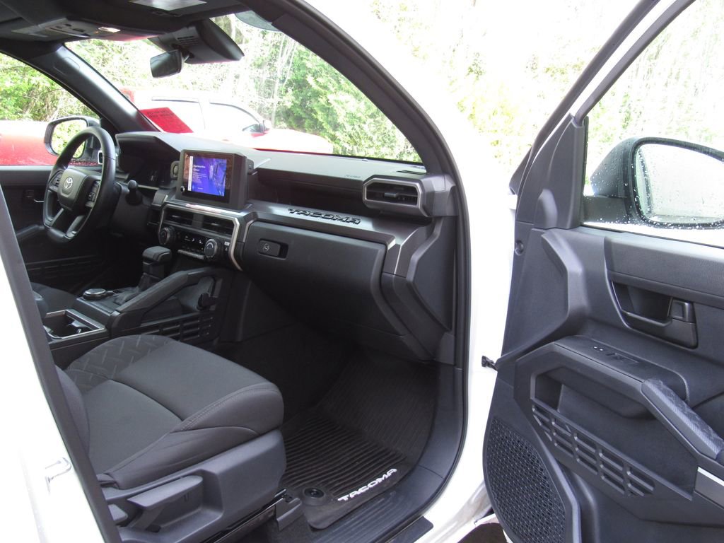 Certified 2025 Toyota Tacoma SR5 AWD/4WD image 21