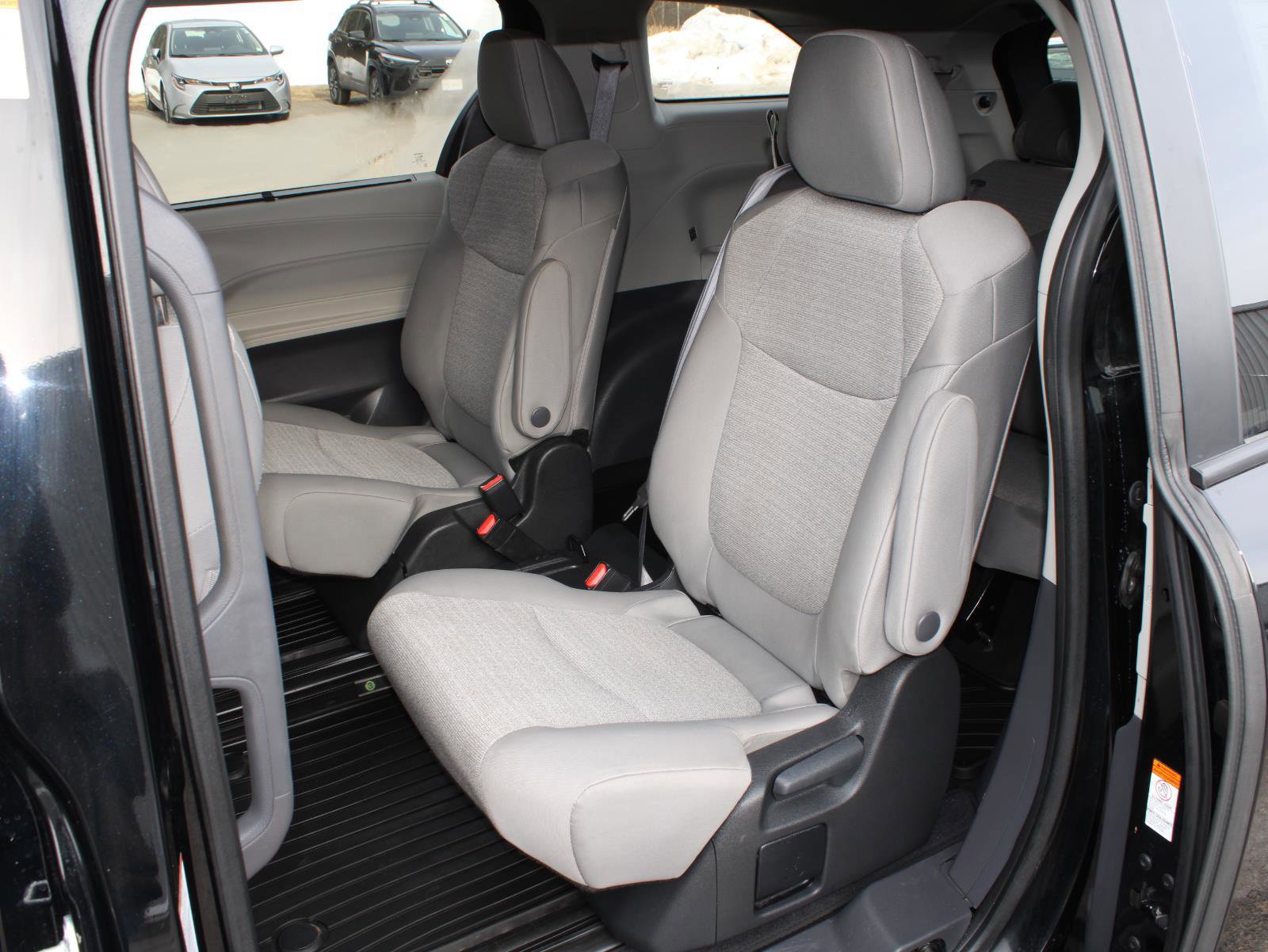 Used 2024 Toyota Sienna LE w/ LE Plus Package image 15