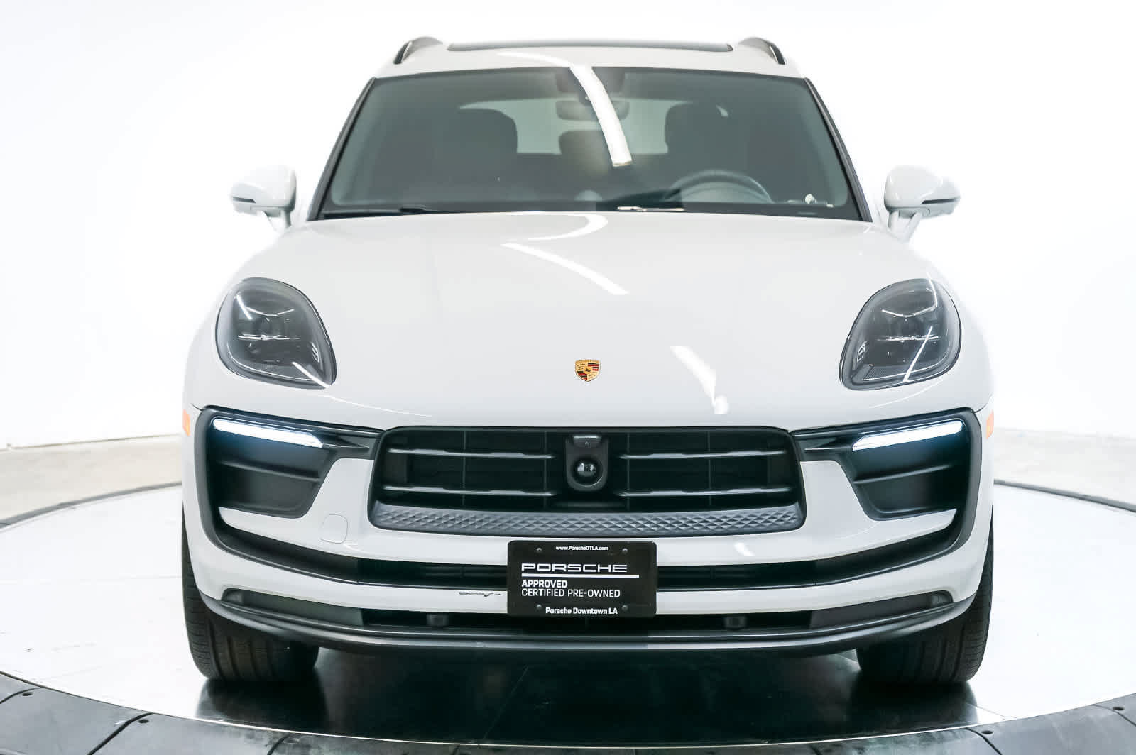Certified 2026 Porsche Macan AWD/4WD image 6
