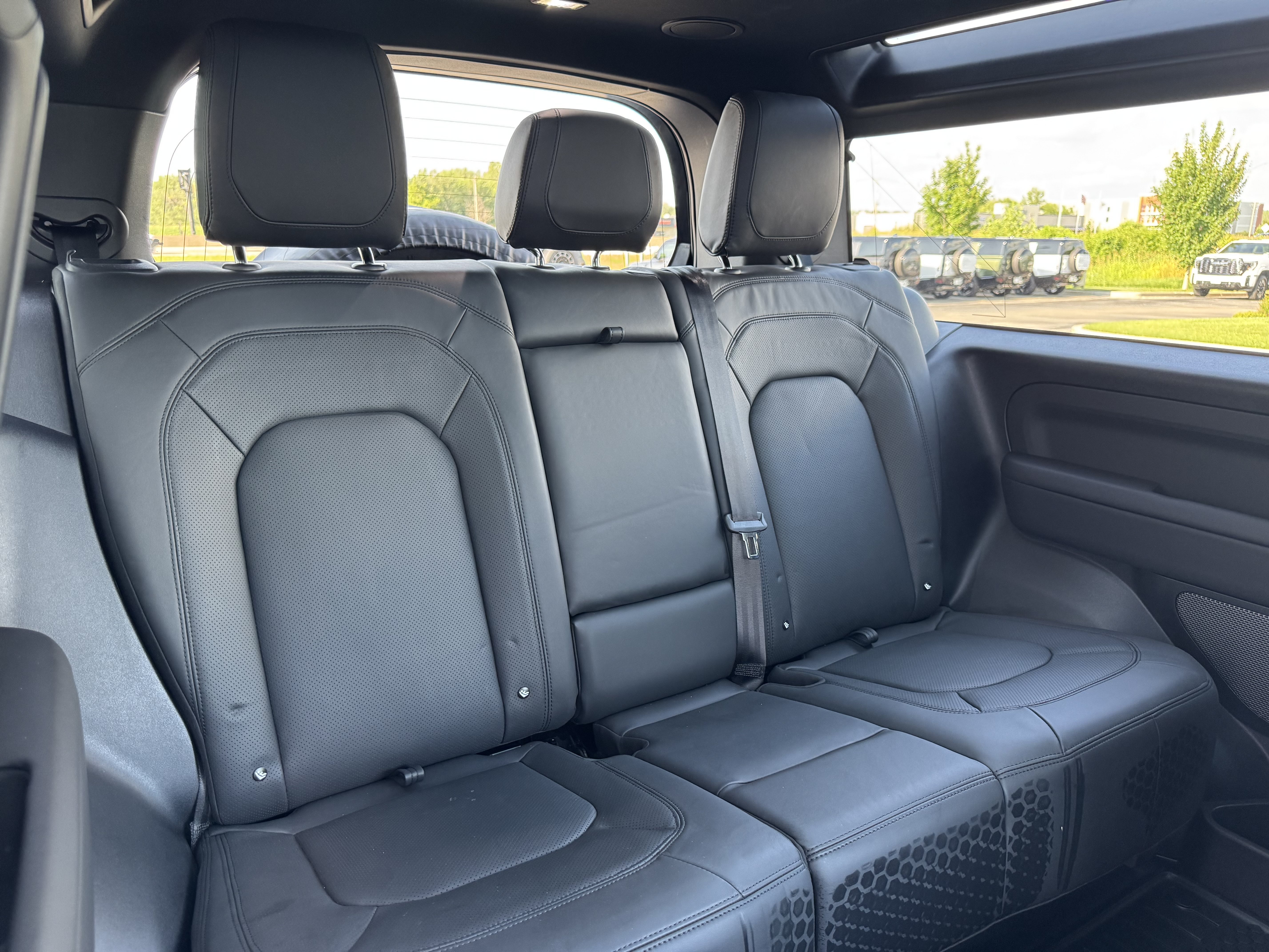 Certified 2024 Land Rover Defender 90 V8 AWD/4WD image 29